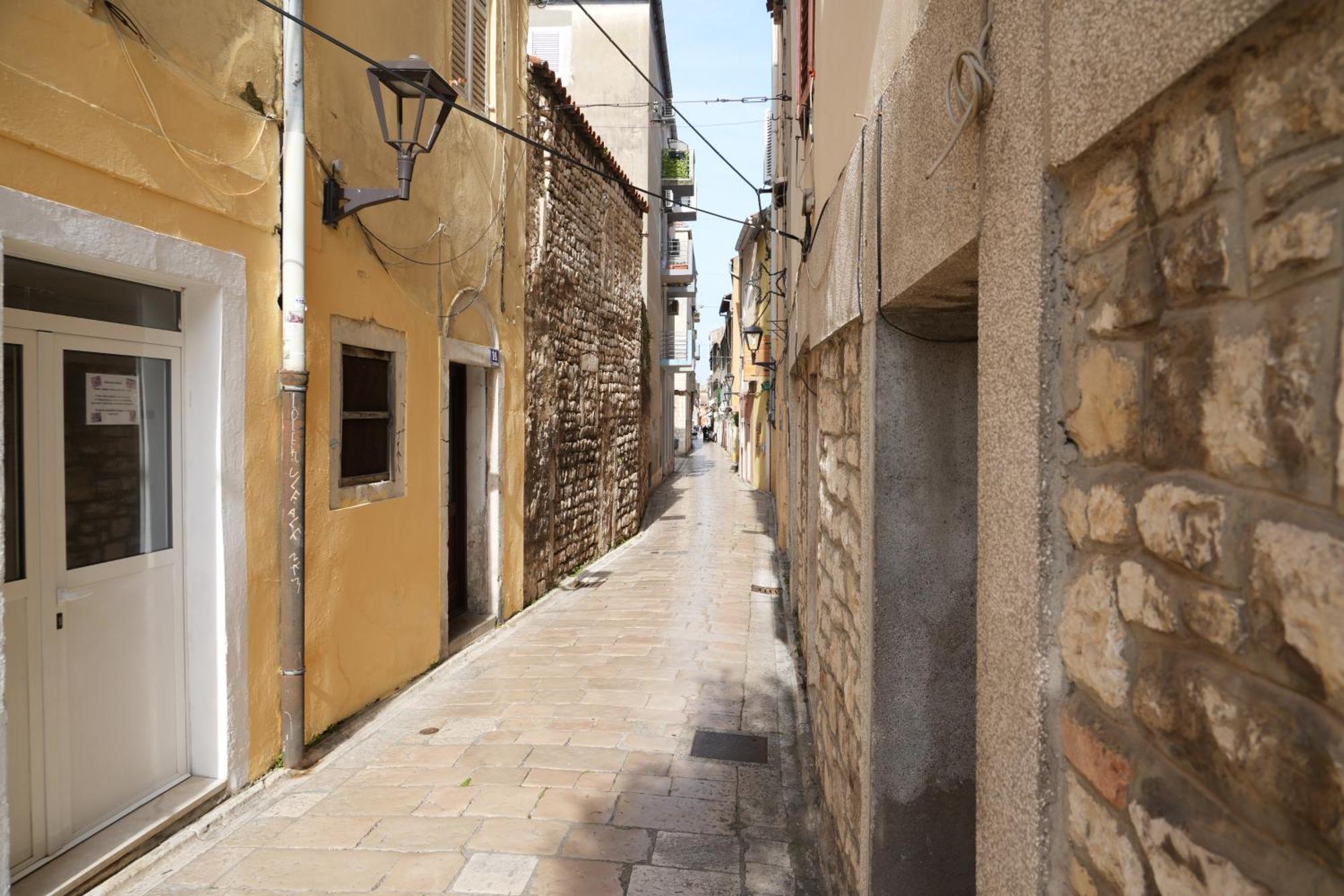 Apartment Kaya Prime Location In Old Town Zadar Bagian luar foto