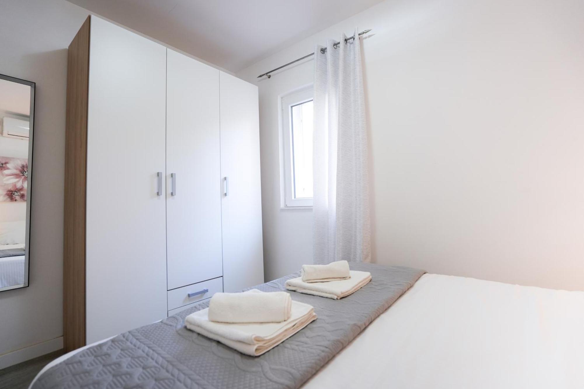 Apartment Kaya Prime Location In Old Town Zadar Bagian luar foto